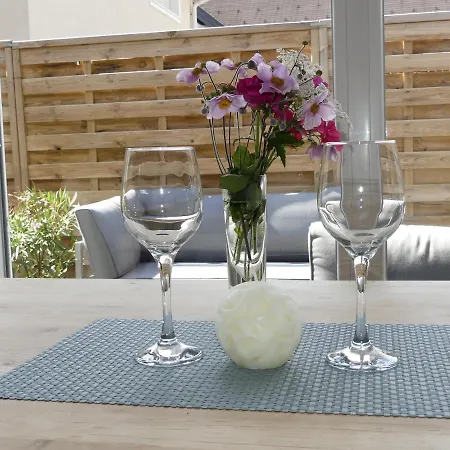 Top-2 In Mit Terrasse